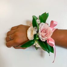 Load image into Gallery viewer, Fresh Corsage
